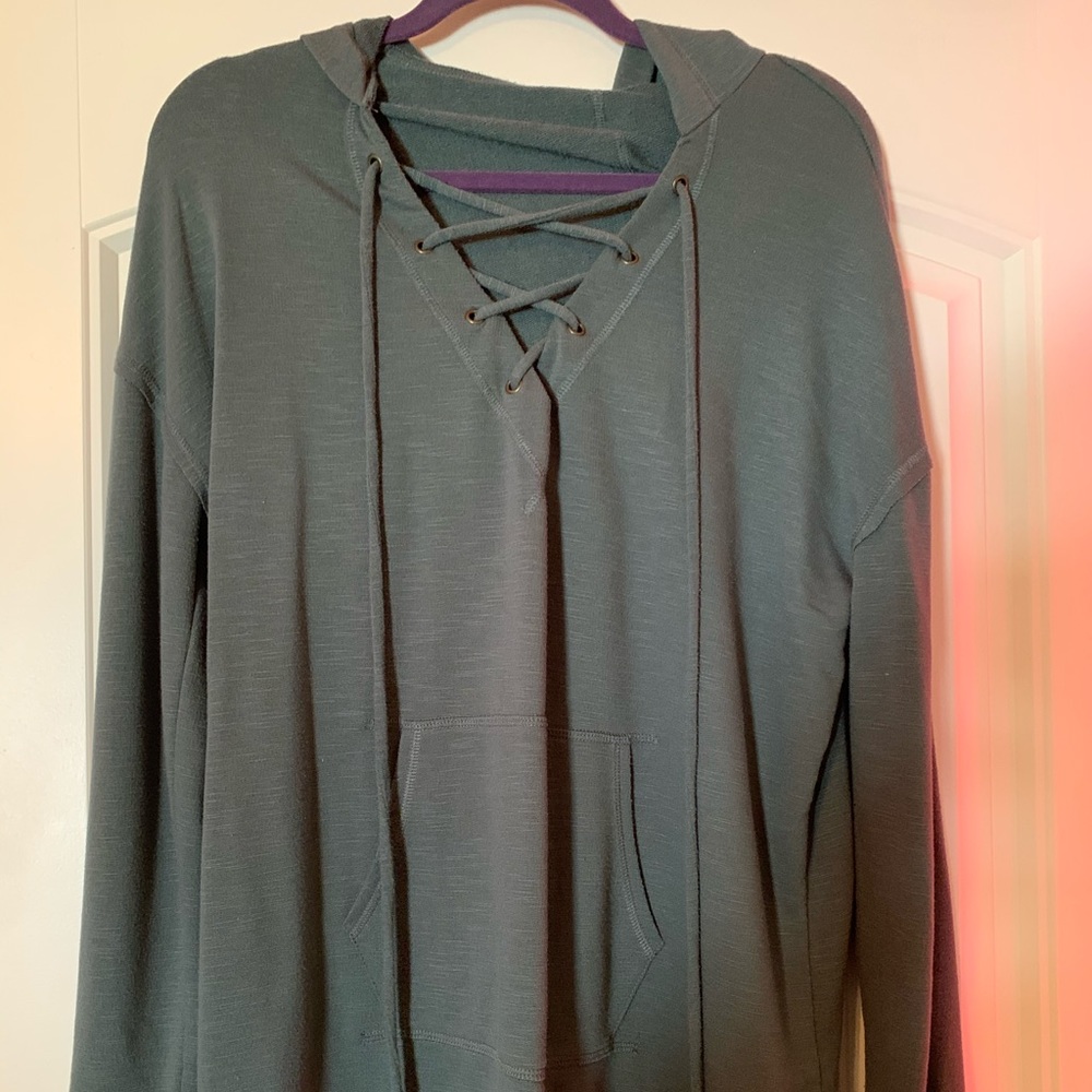green sweater/hoodie